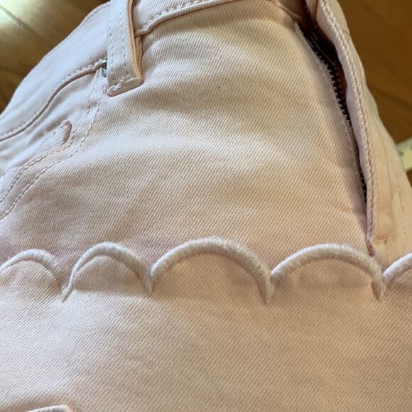 Soho Size 0 pale pink denim jeans with scalloped hemline. - Picture 8 of 9